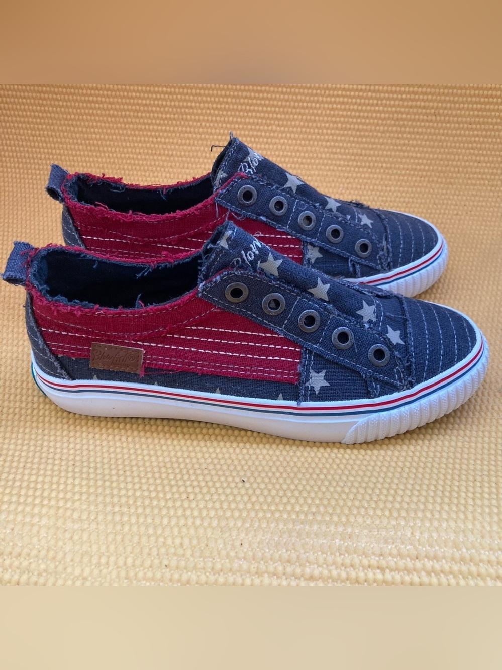 Blowfish Girls Star-Print Slip-On Canvas Sneakers in Red & Navy 6.5